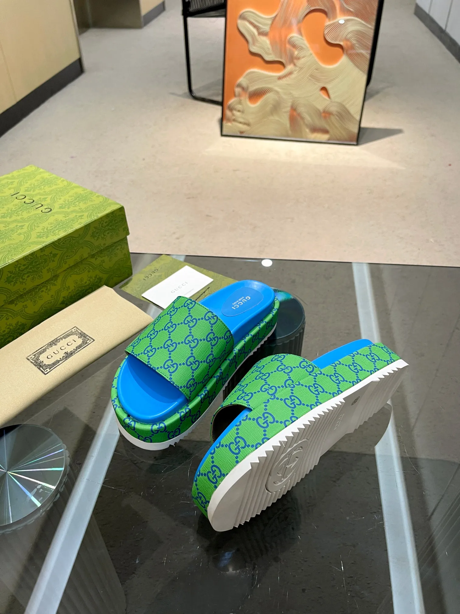 👟👟Ex-factory price 400👟👟 Shipped throughout the year, 200 colors] Gucci’s latest limited edition thick-soled slippers. Top quality for sale. Purchase genuine product for development. The material and workmanship are consistent with the original. Upper: original special printing process. Lining: dyed sheepskin. Outsole: Italian private model outsole. Size: 35-43M standard size. 41, 42, 43 are also customized and cannot be returned. Sole thickness: 5.5cm. Forefoot 4cm.